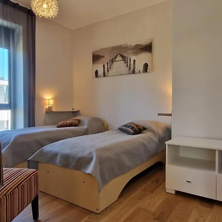 Quiet By The Sea In A New House - Vista 아파트
